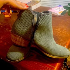Cute beautiful grey Kensie heeled boots